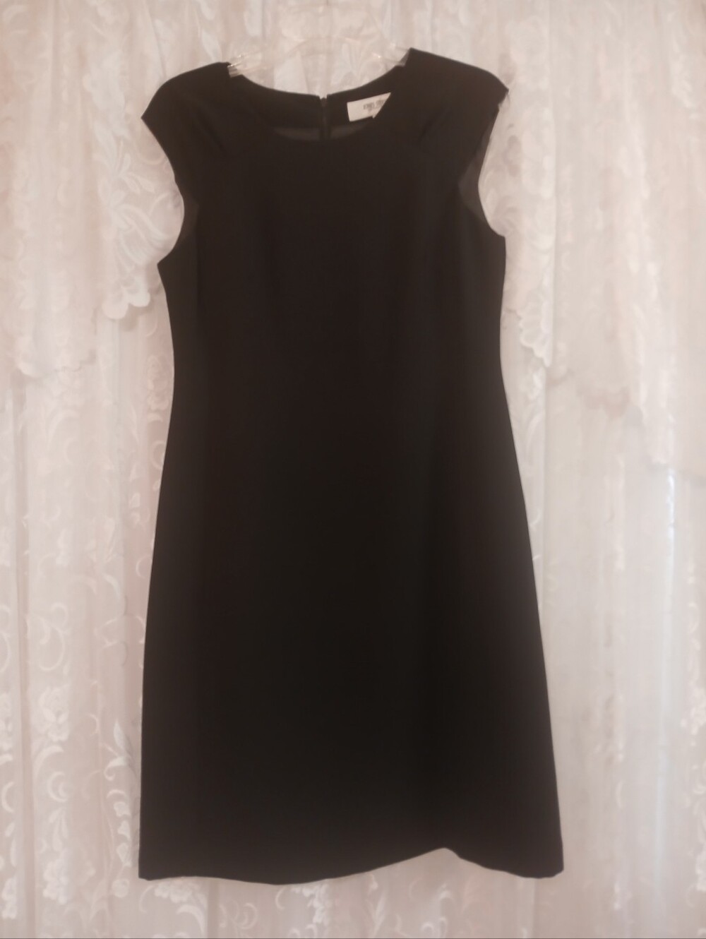 Jones Studio Separate women's black dress, size 6 regular, fully lined